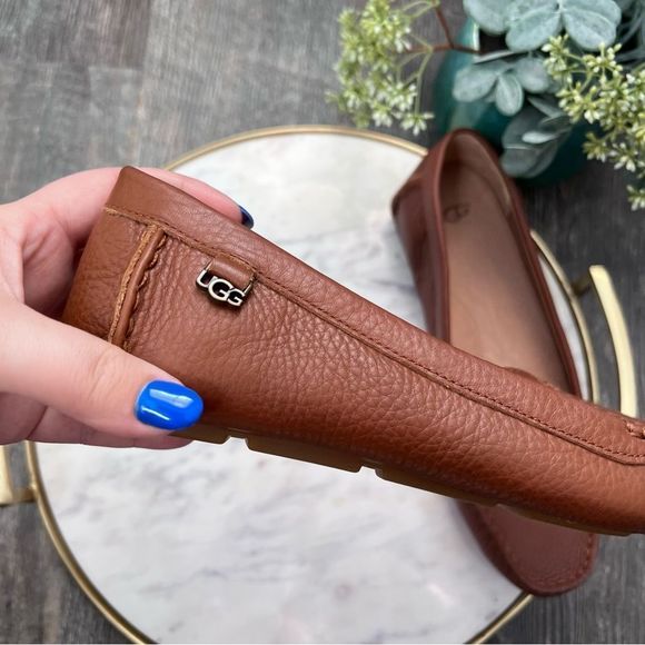 Sz 8.5M Ugg Brown Leather Loafers - Picture 5 of 9